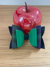 Load image into Gallery viewer, B2S Plaid Khrowns